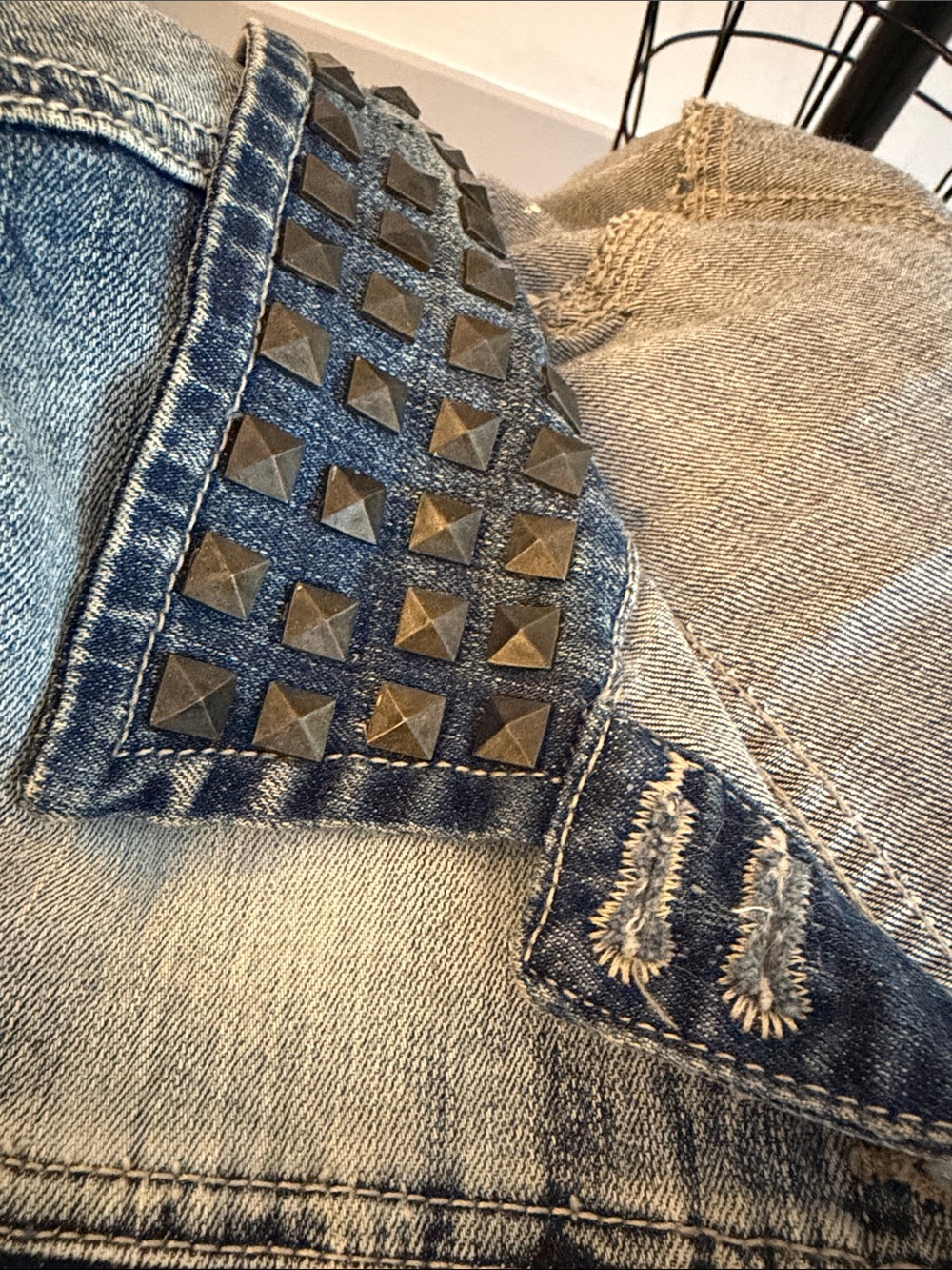 Vintage Americanino Studded-Collar Distressed Light Blue Denim Jacket - Picture 8 of 8
